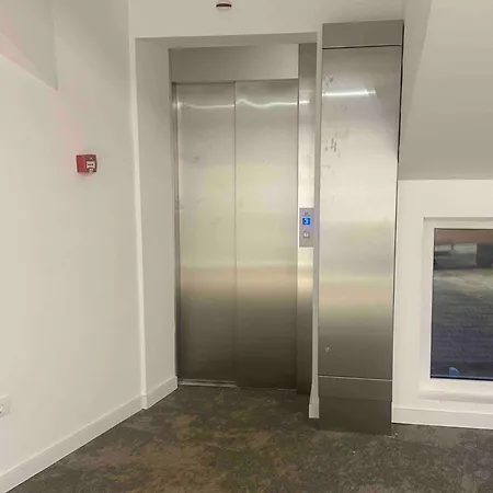 Aleksandar Θέρετρο *