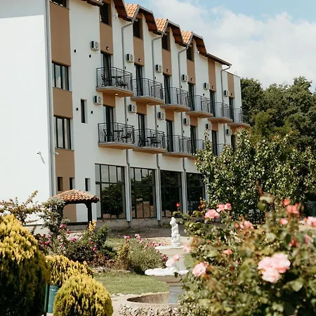 Aleksandar Θέρετρο *